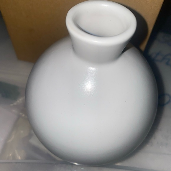 New Gold Canyon White Vase - Picture 2 of 5